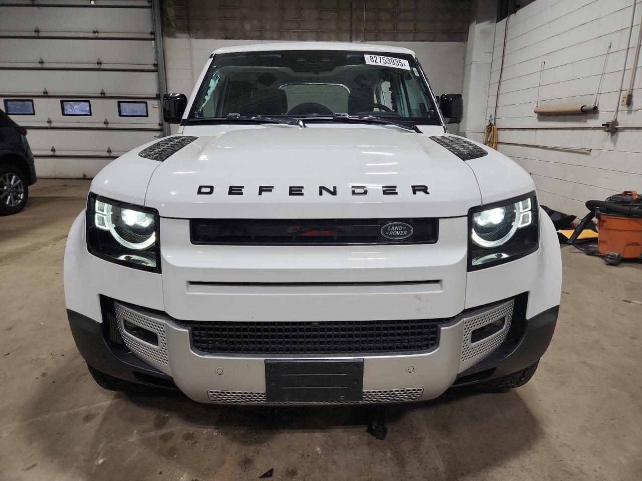 2024 LAND ROVER Defender