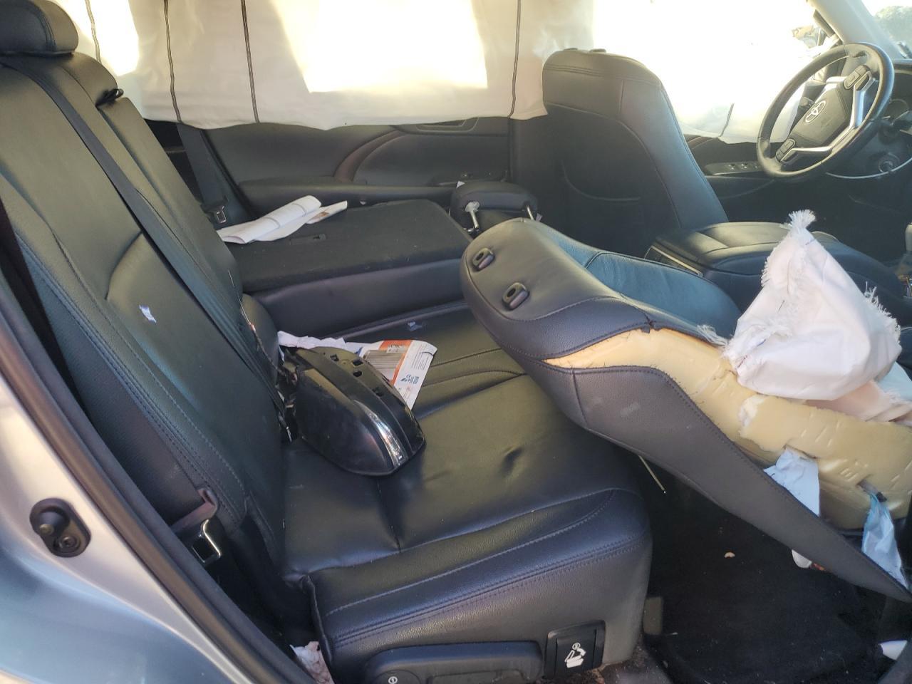 2016 TOYOTA HIGHLANDER