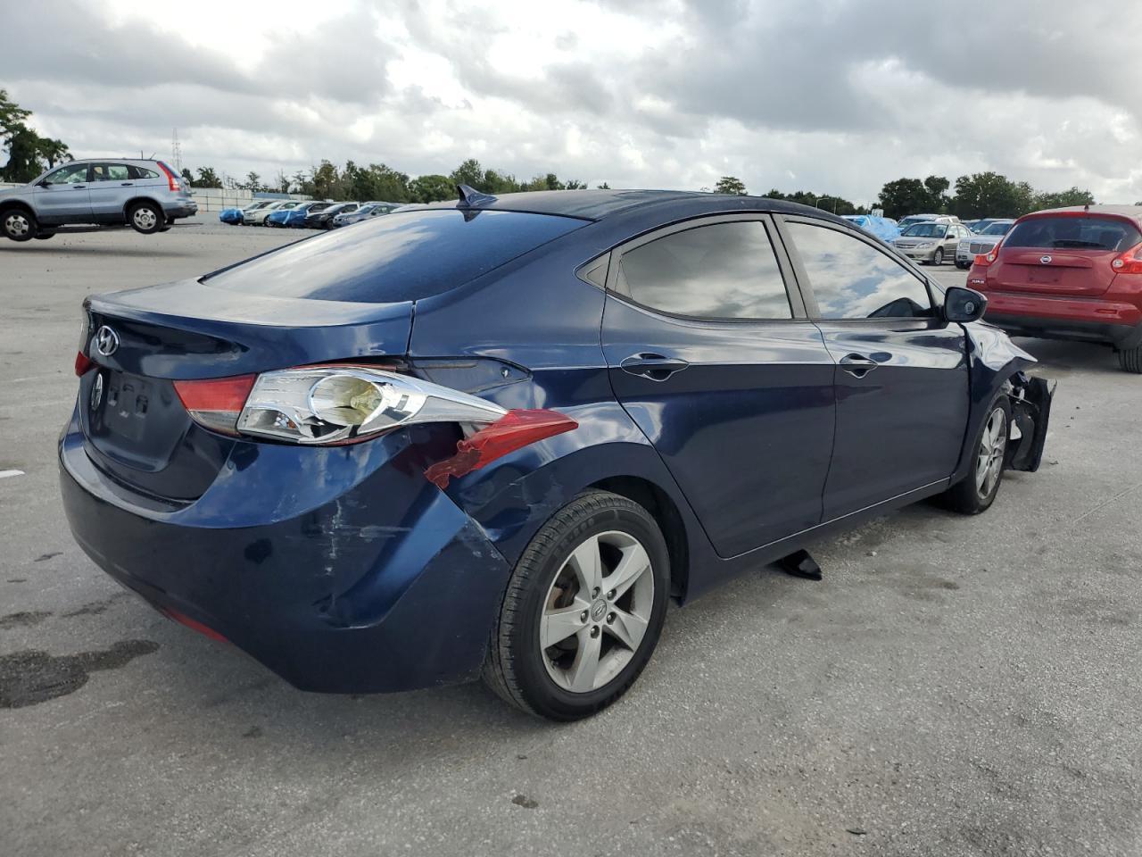2013 HYUNDAI ELANTRA