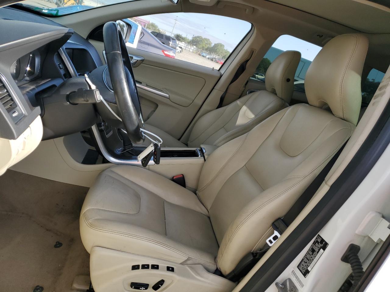 2015 VOLVO XC60