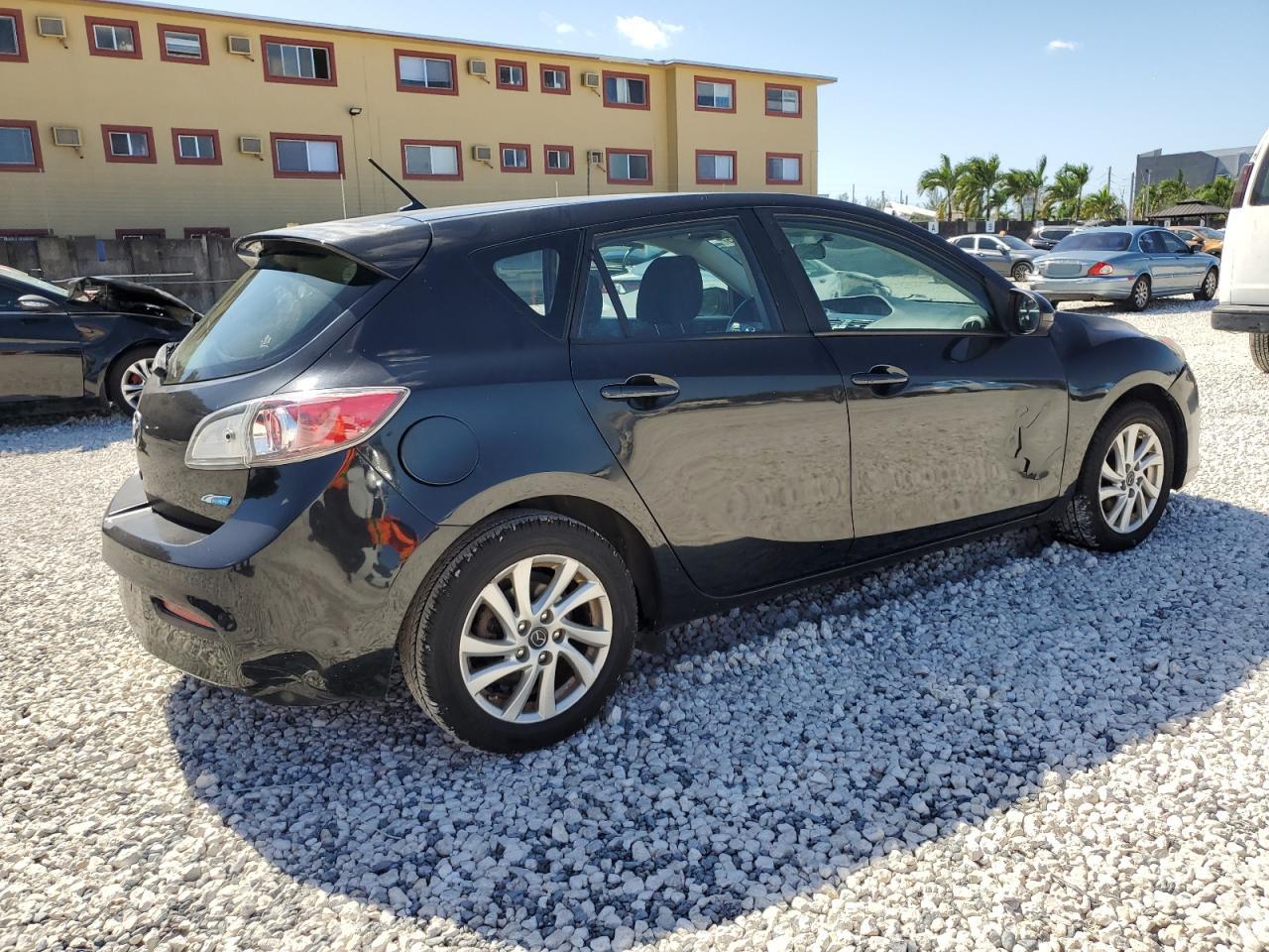 2013 MAZDA 3