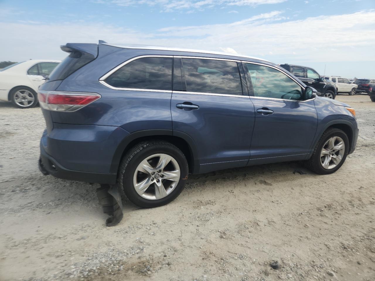 2016 TOYOTA HIGHLANDER