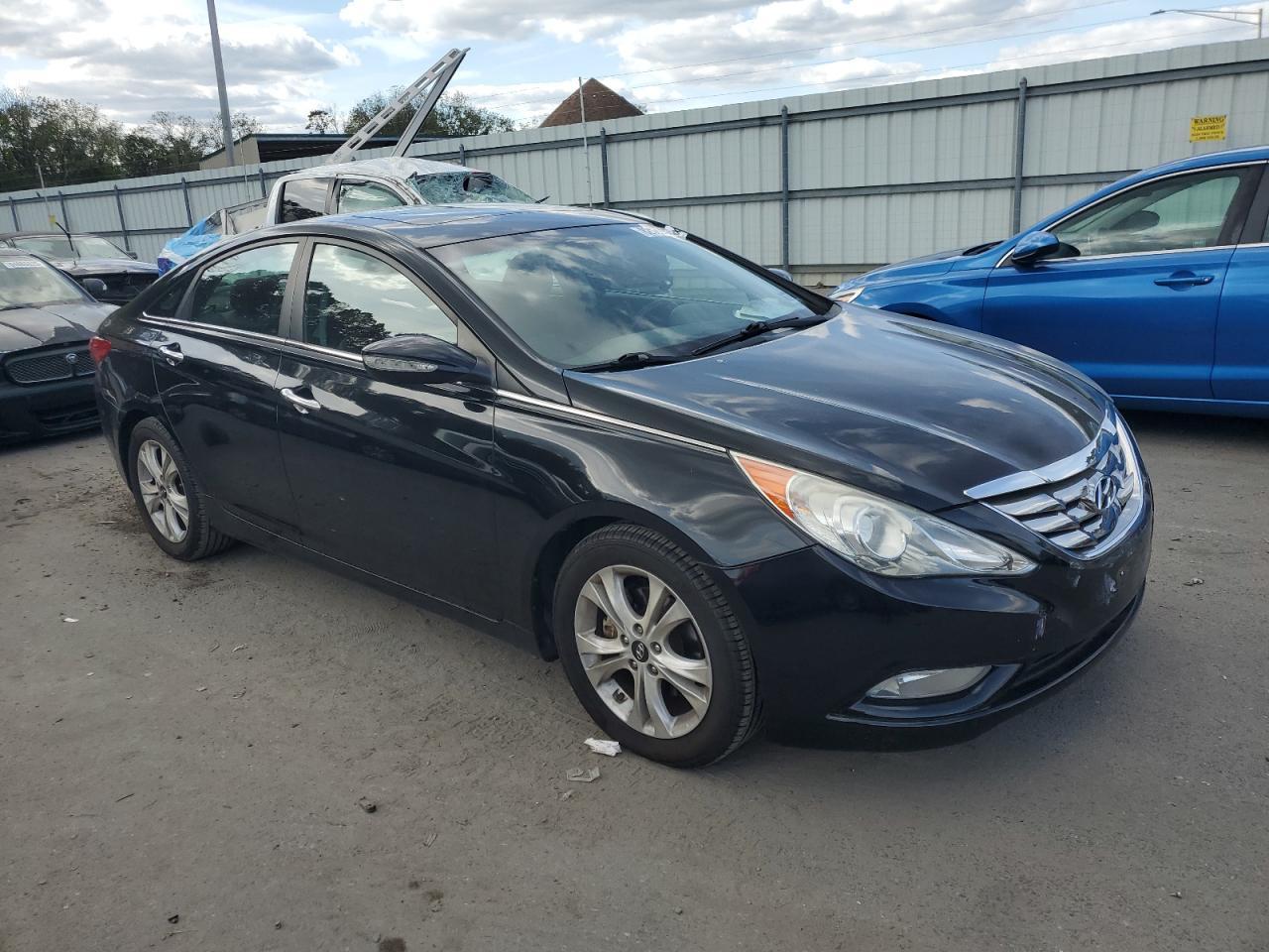 2011 HYUNDAI SONATA