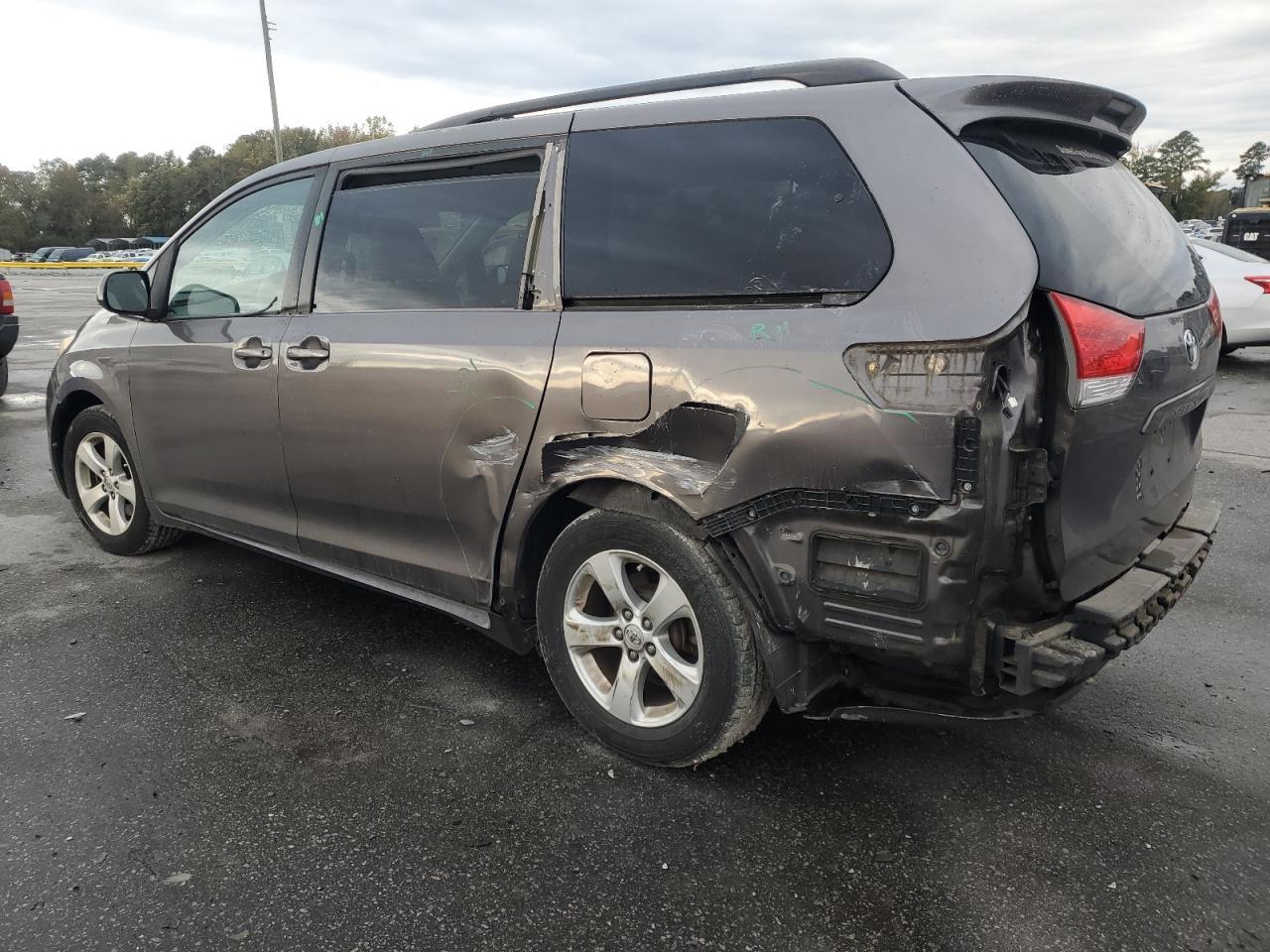 2014 TOYOTA SIENNA
