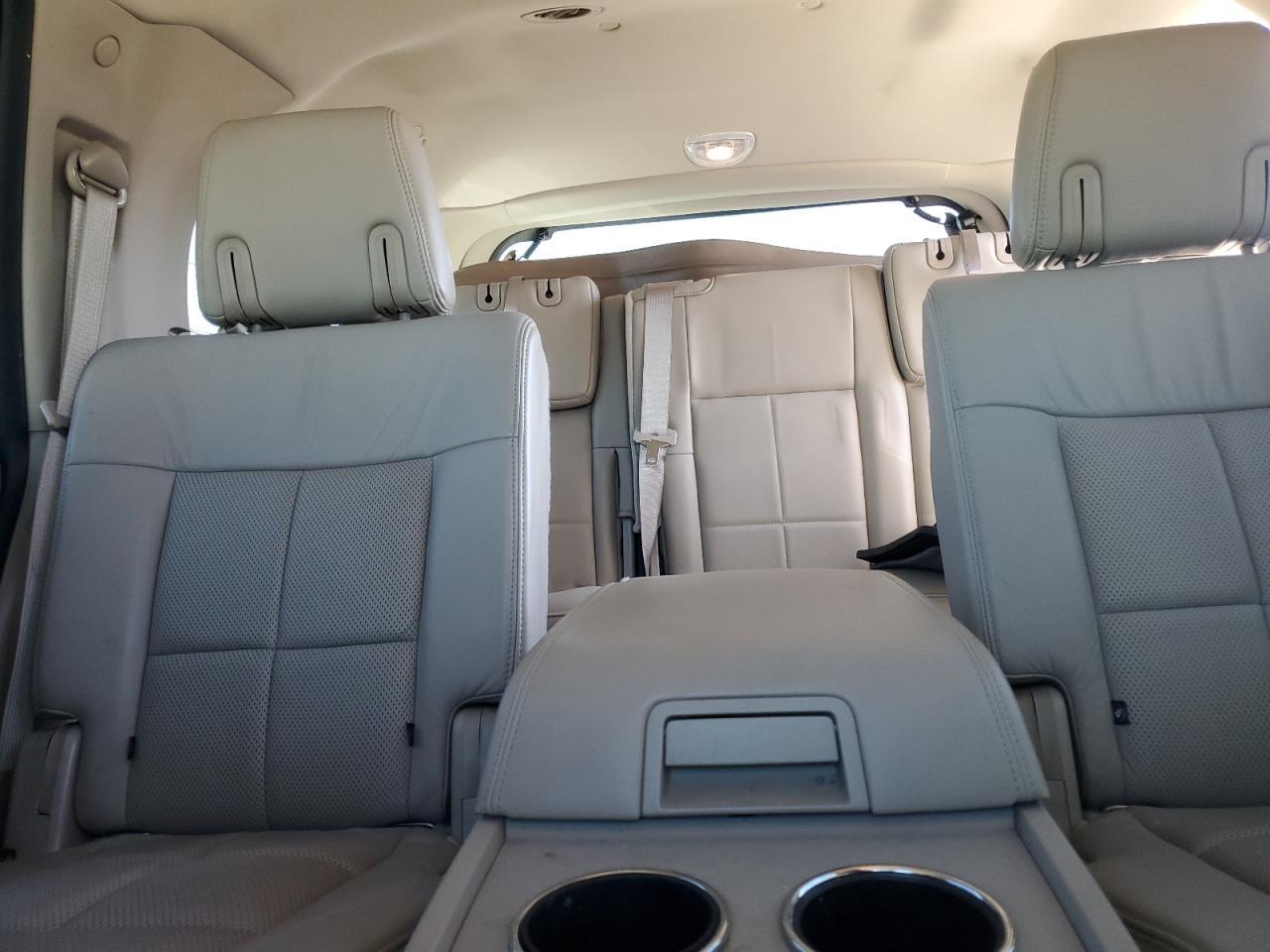 2011 LINCOLN Navigator