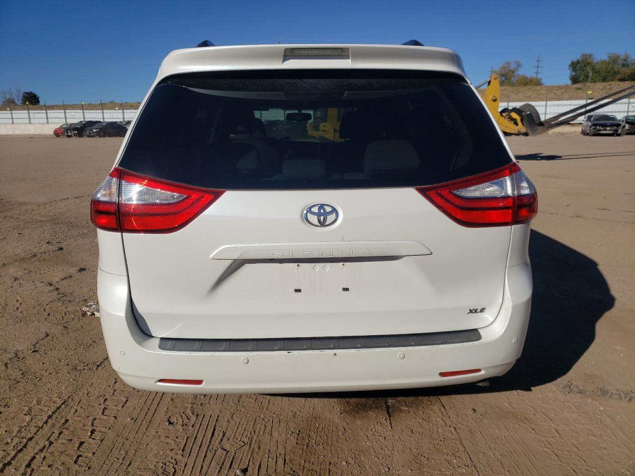 2015 TOYOTA SIENNA