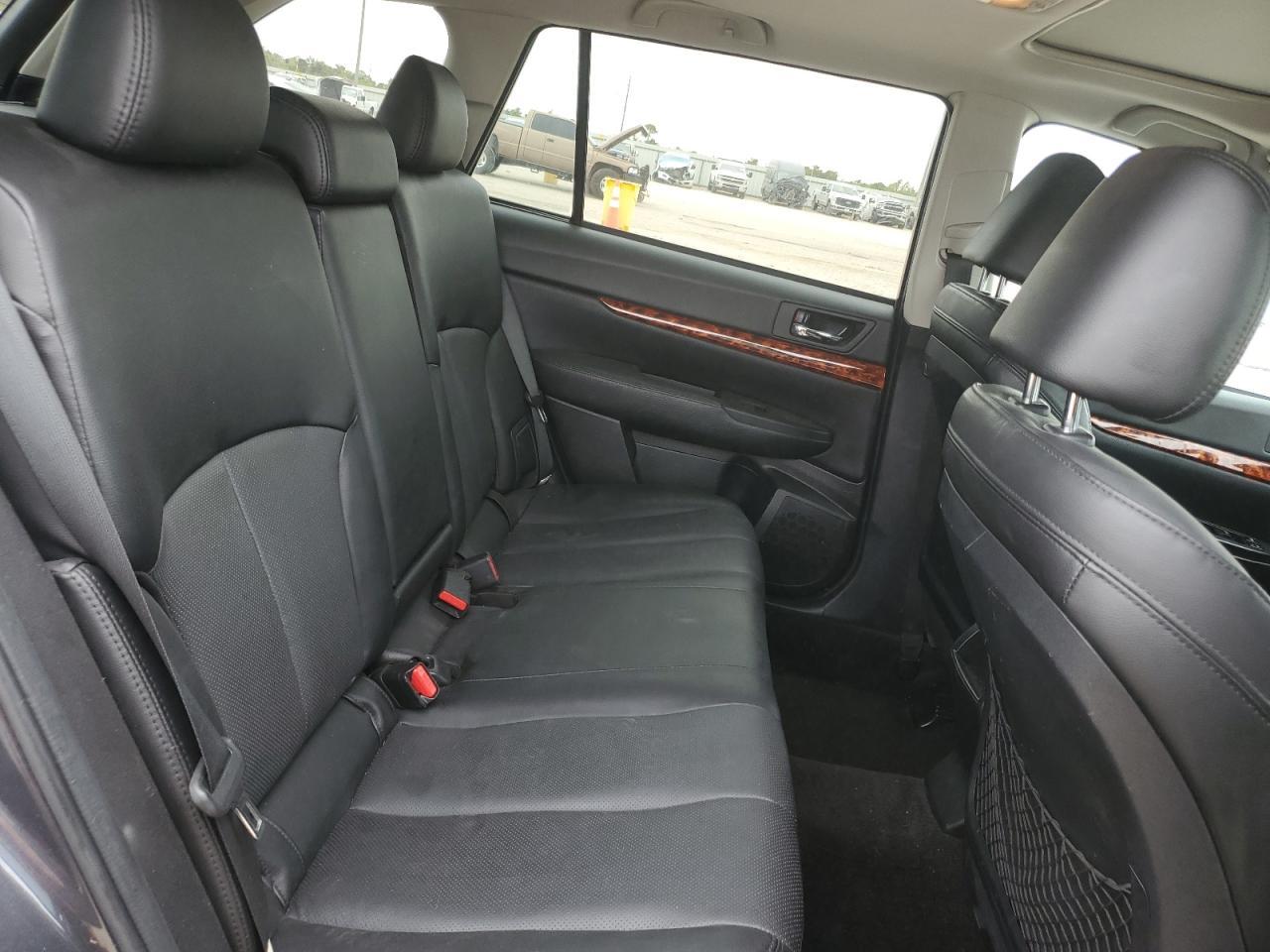 2012 SUBARU Outback
