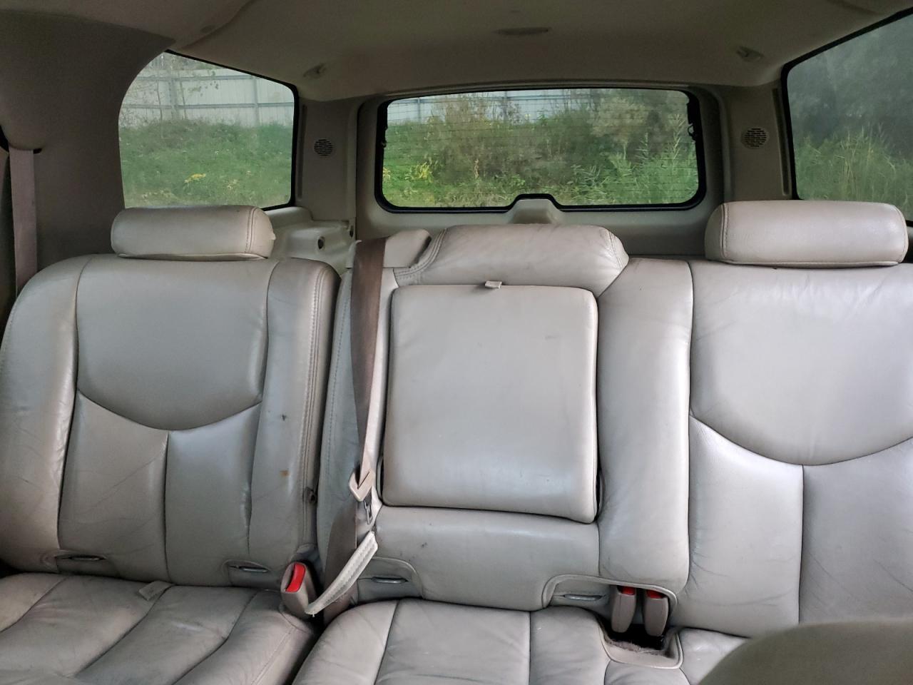 2004 CHEVROLET Suburban