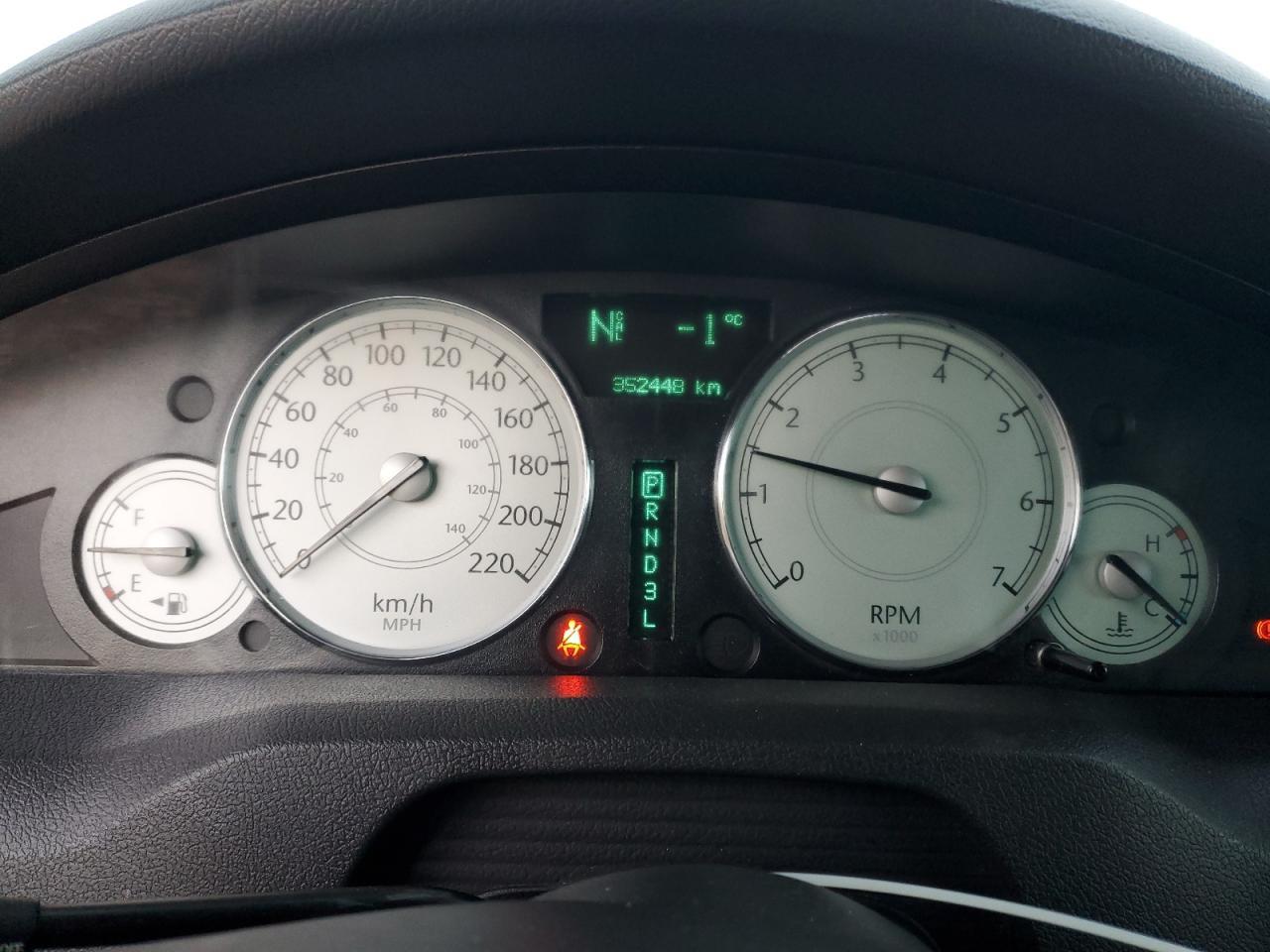 2005 CHRYSLER 300