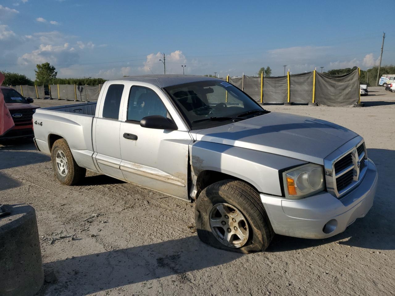 2005 DODGE Dakota