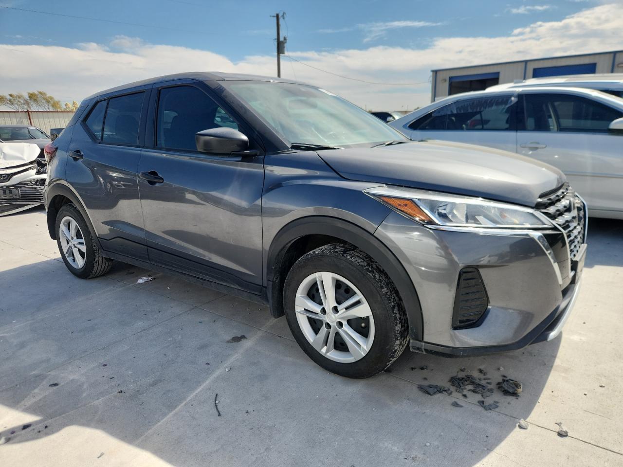 2024 NISSAN KICKS