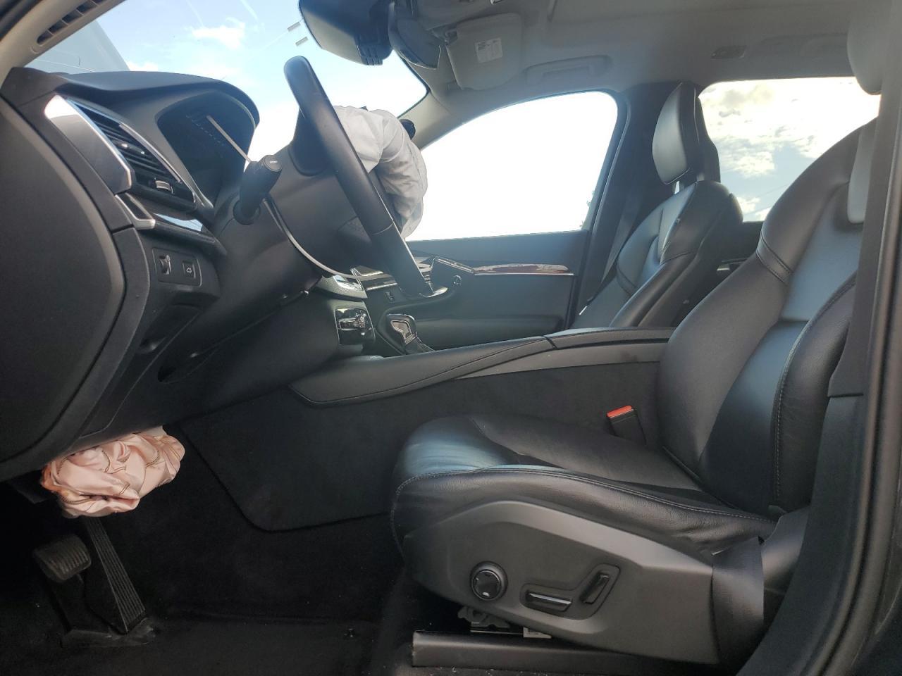 2018 VOLVO XC90