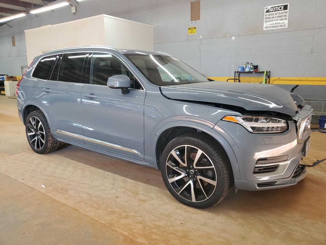 2022 VOLVO XC90
