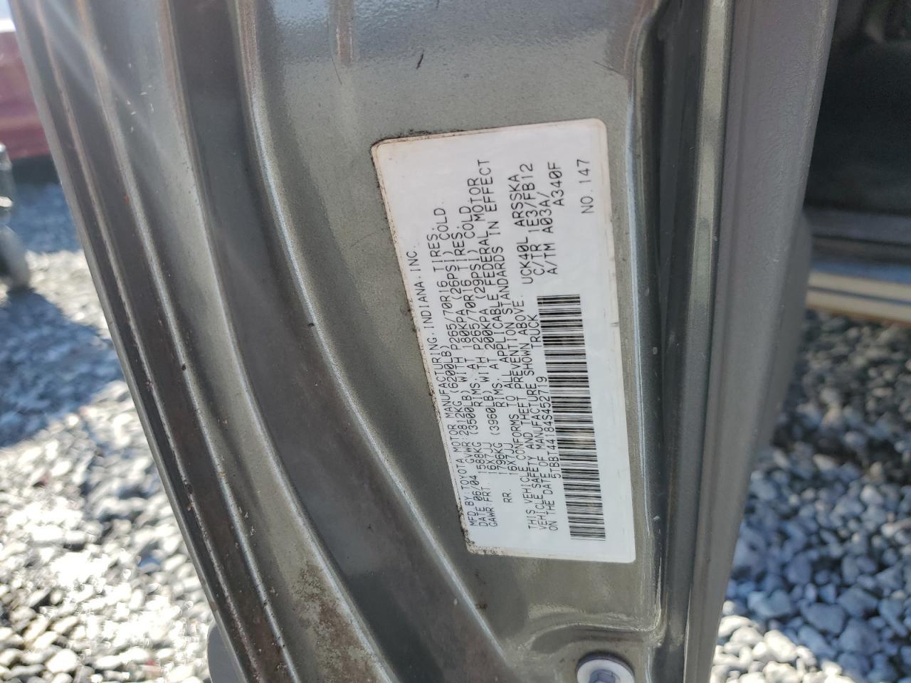 2004 TOYOTA TUNDRA