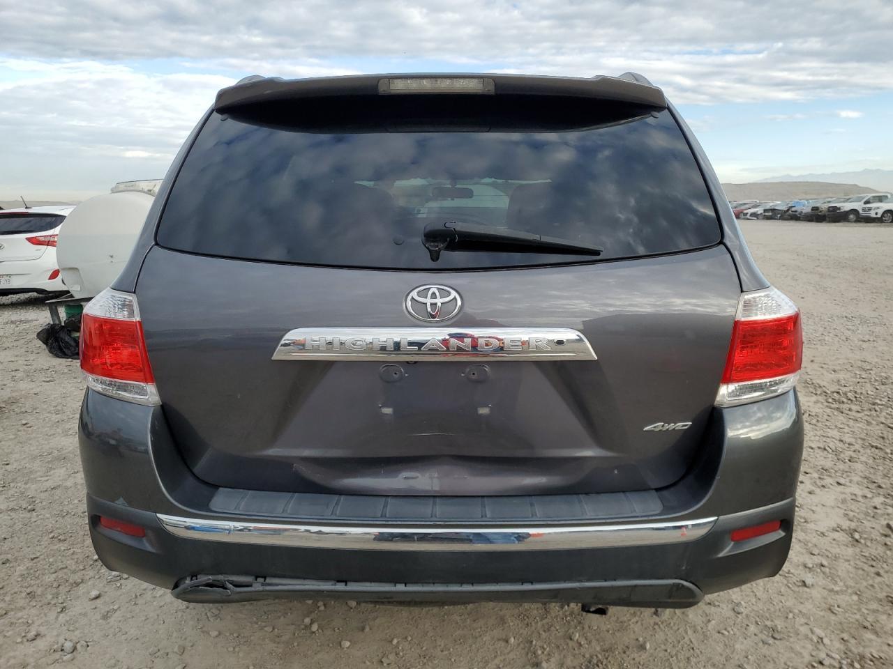 2011 TOYOTA HIGHLANDER