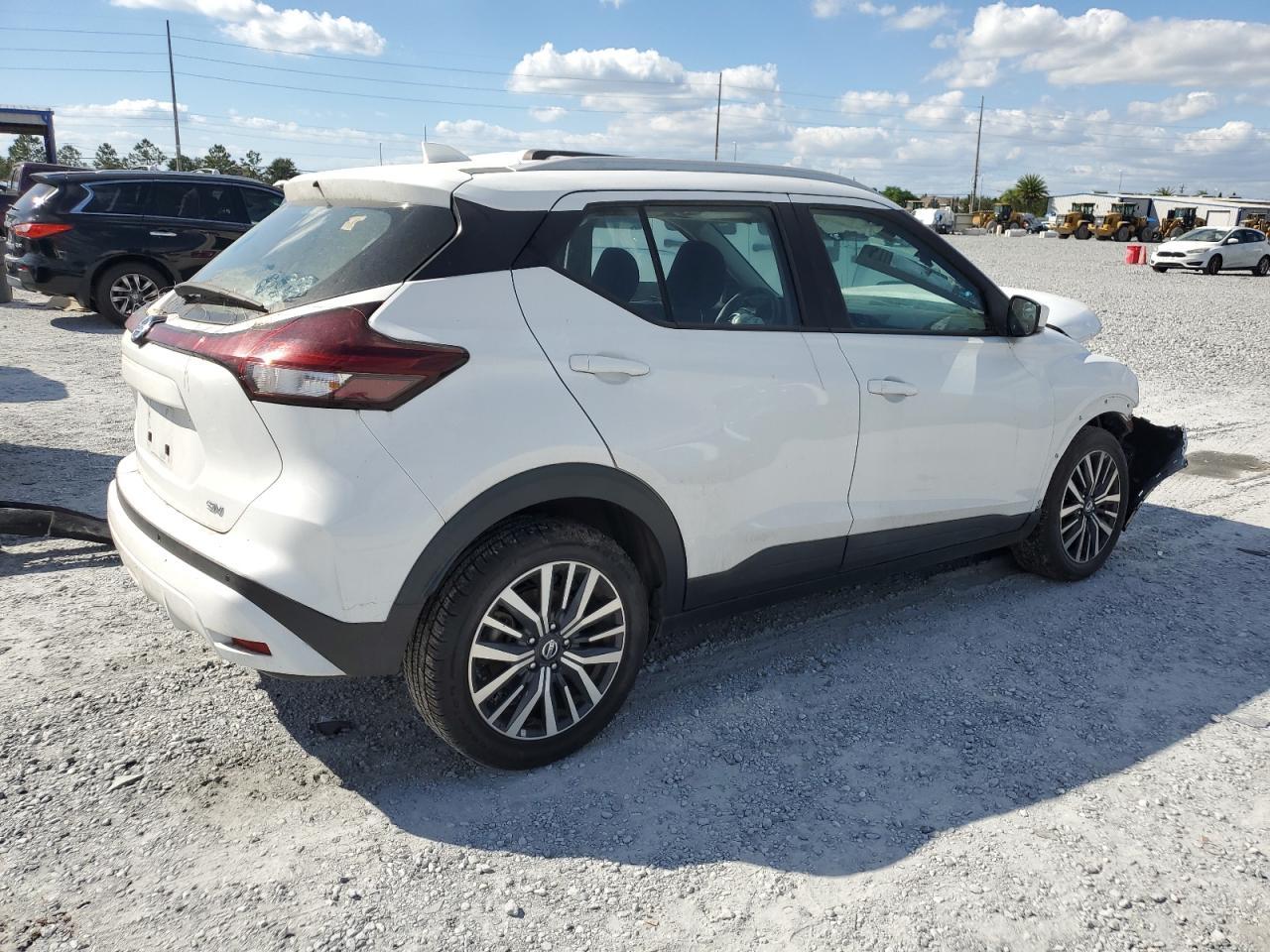 2021 NISSAN KICKS
