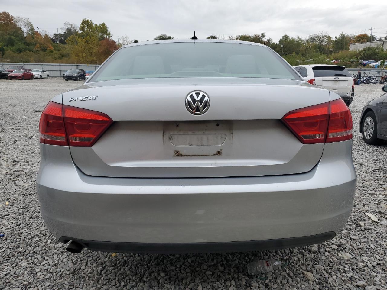 2012 VOLKSWAGEN Passat