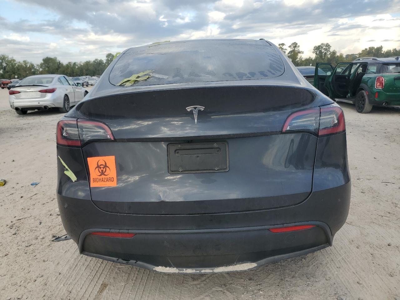 2024 TESLA MODEL Y