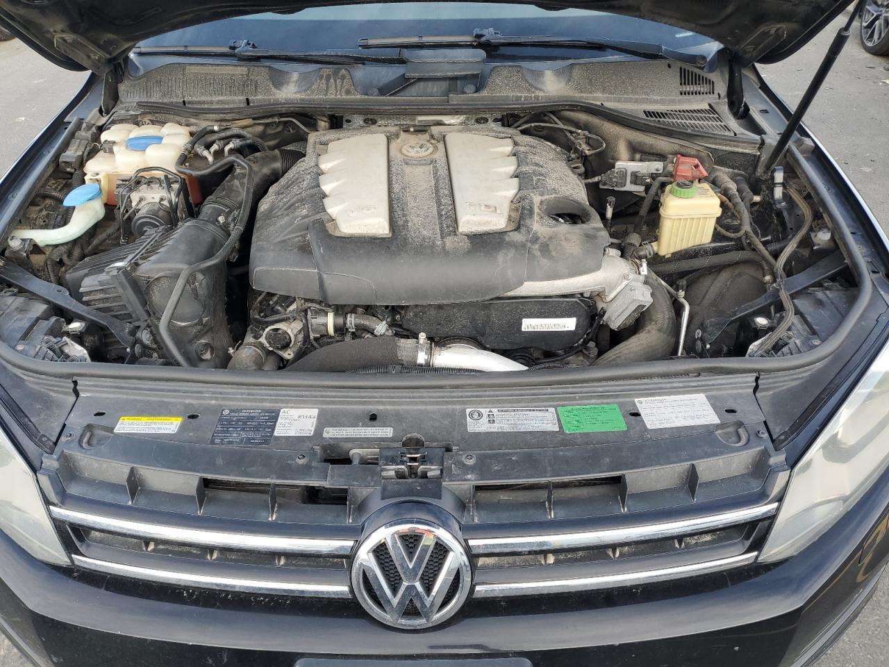 2012 VOLKSWAGEN Touareg