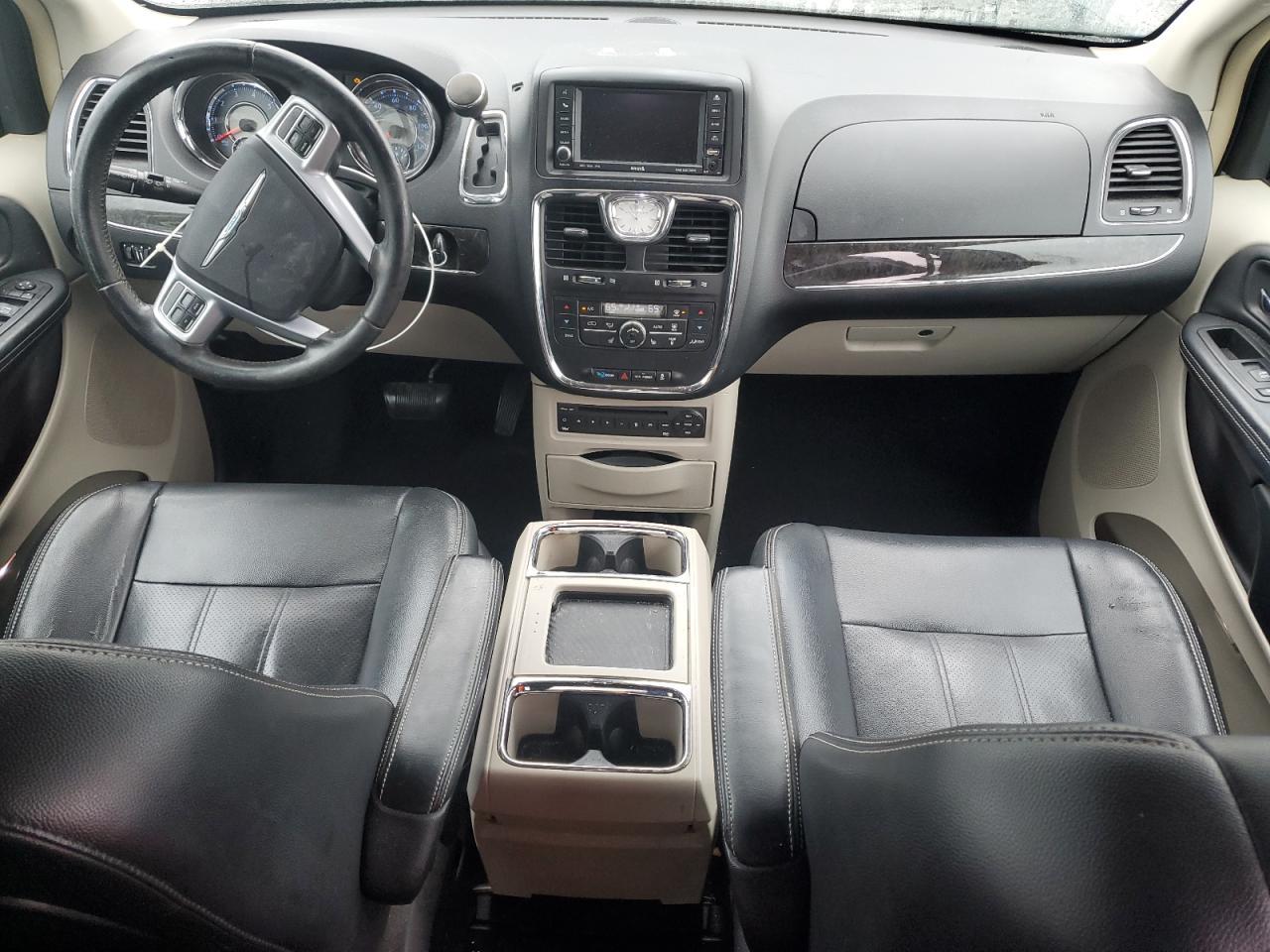 2011 CHRYSLER Town & Country
