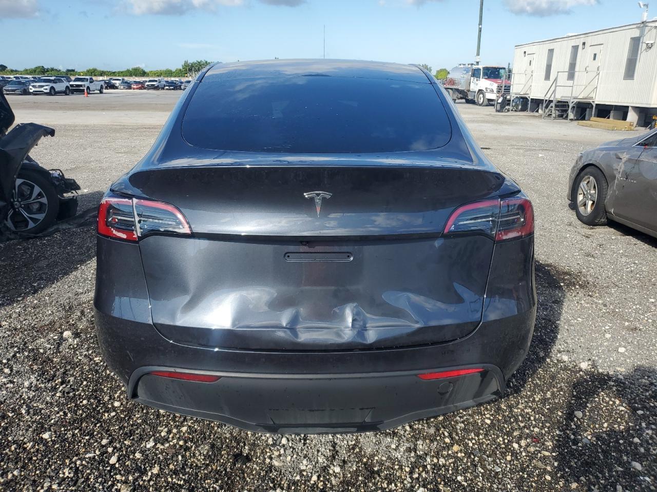 2025 TESLA MODEL Y