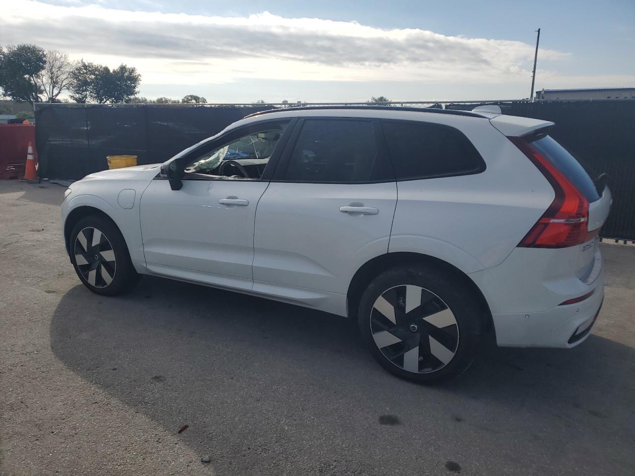 2025 VOLVO XC60