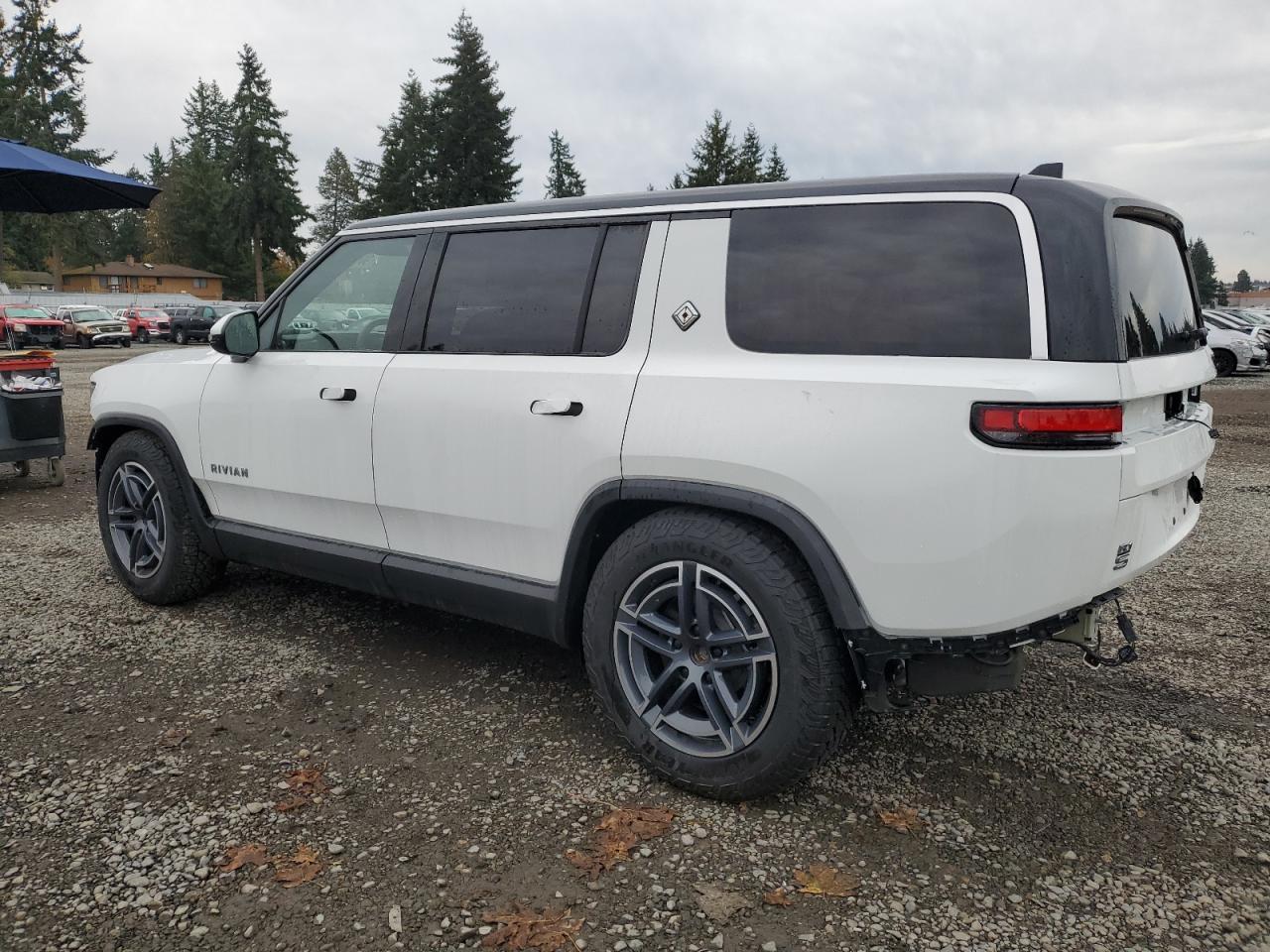 2025 RIVIAN R1s