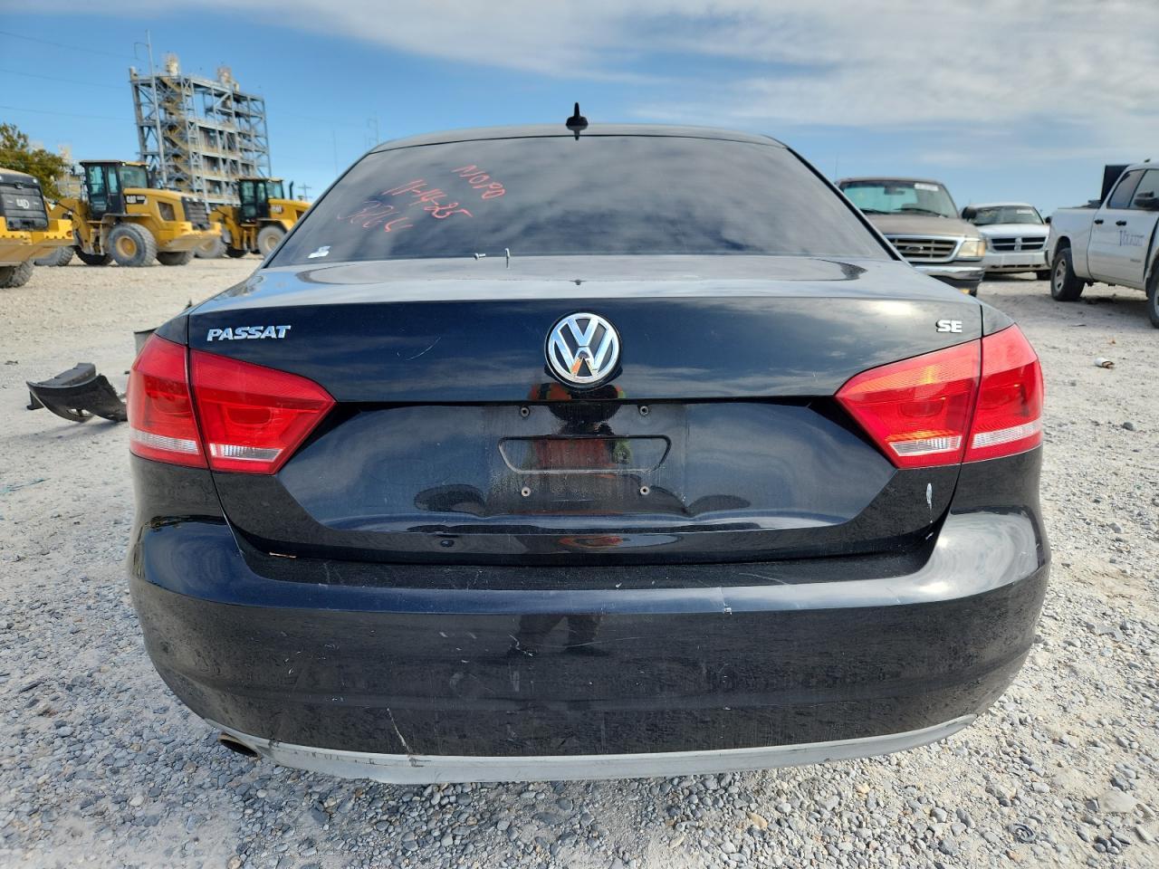 2012 VOLKSWAGEN Passat