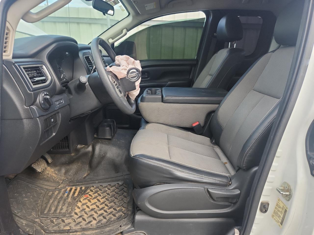 2017 NISSAN Titan
