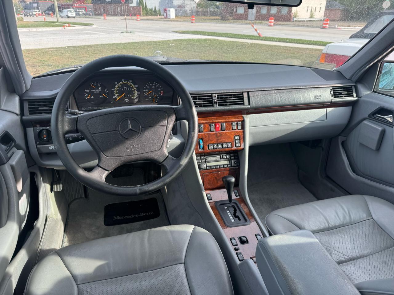 1995 MERCEDES-BENZ E-Class