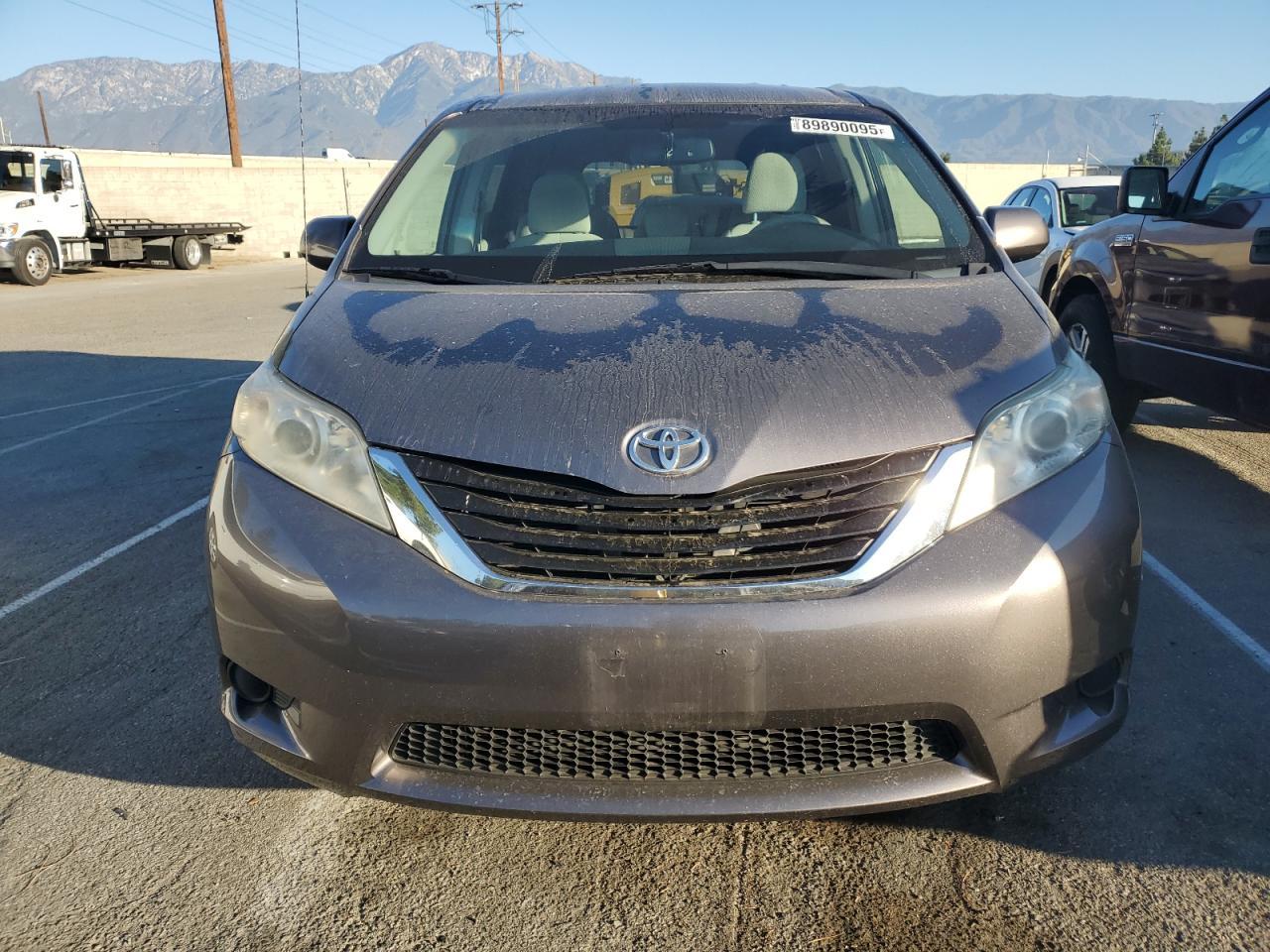 2014 TOYOTA SIENNA
