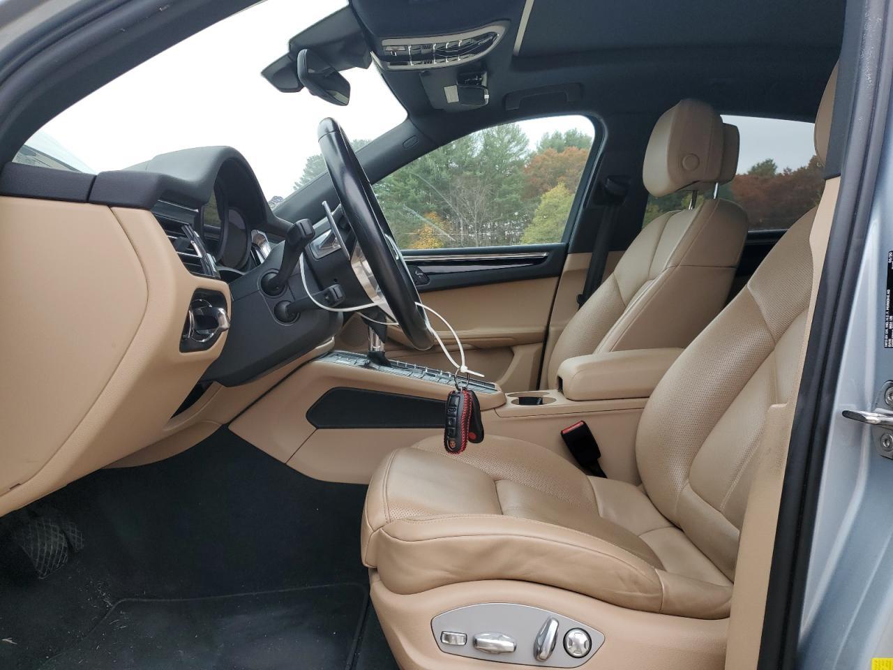 2020 PORSCHE Macan