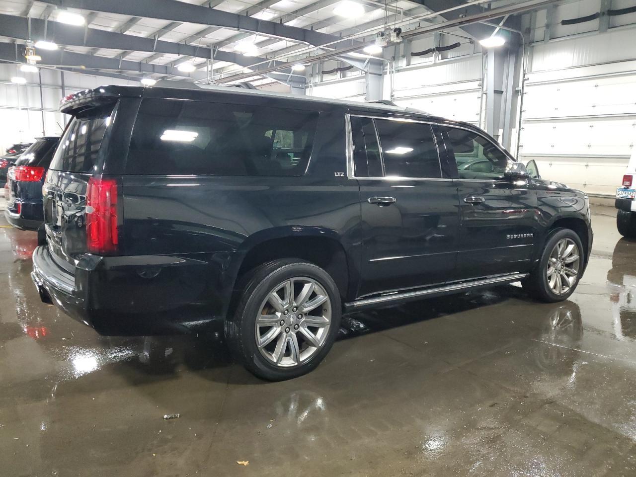 2016 CHEVROLET Suburban