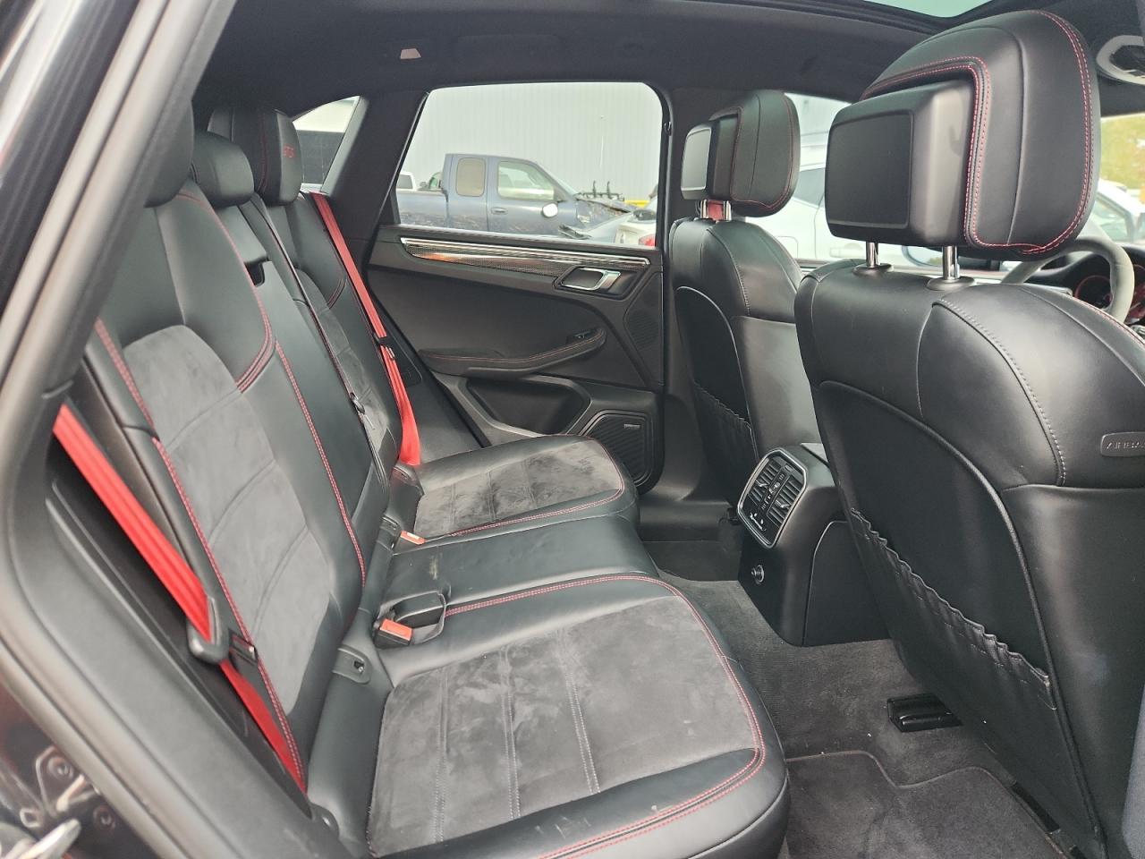 2017 PORSCHE Macan