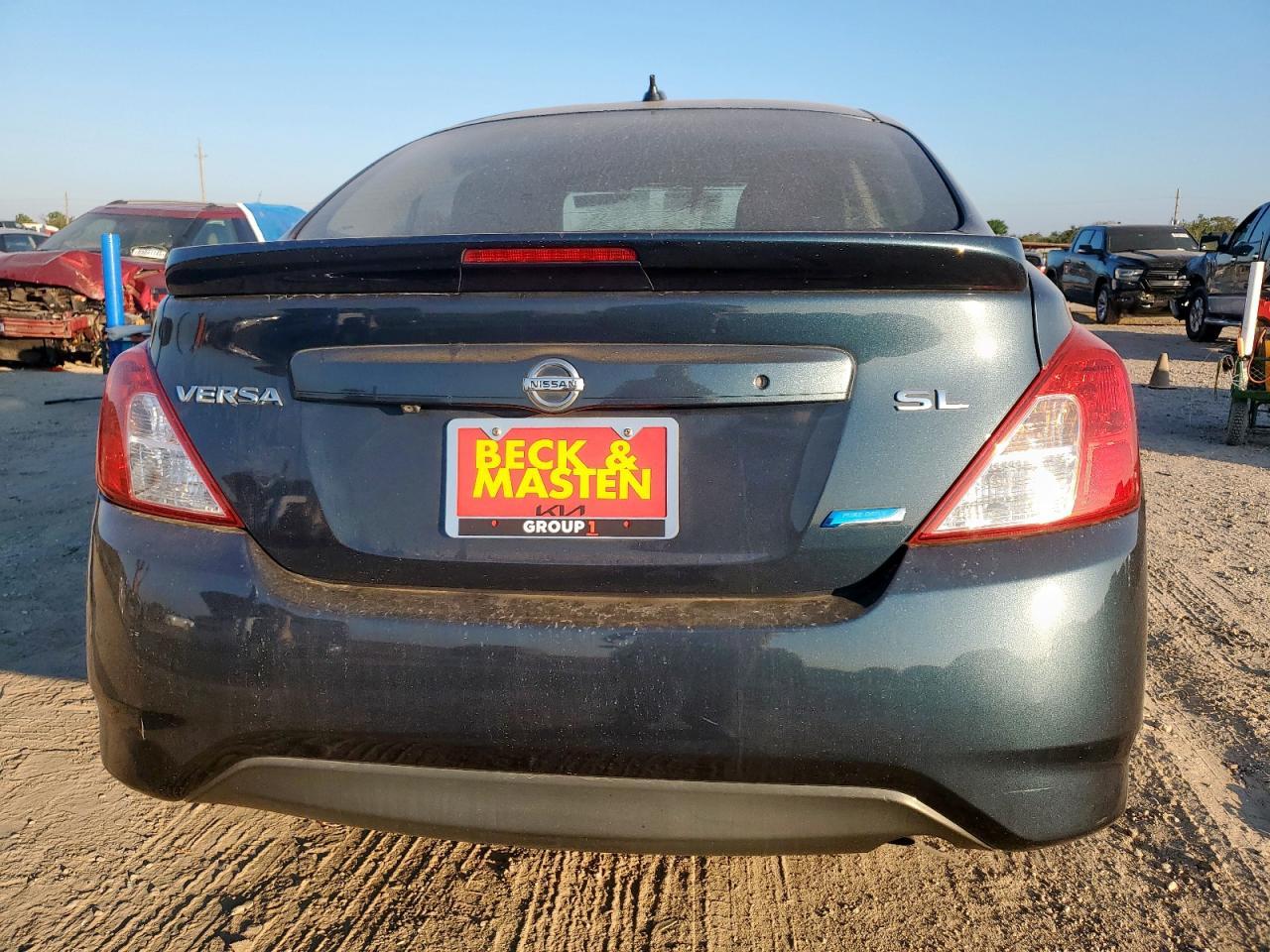 2015 NISSAN VERSA
