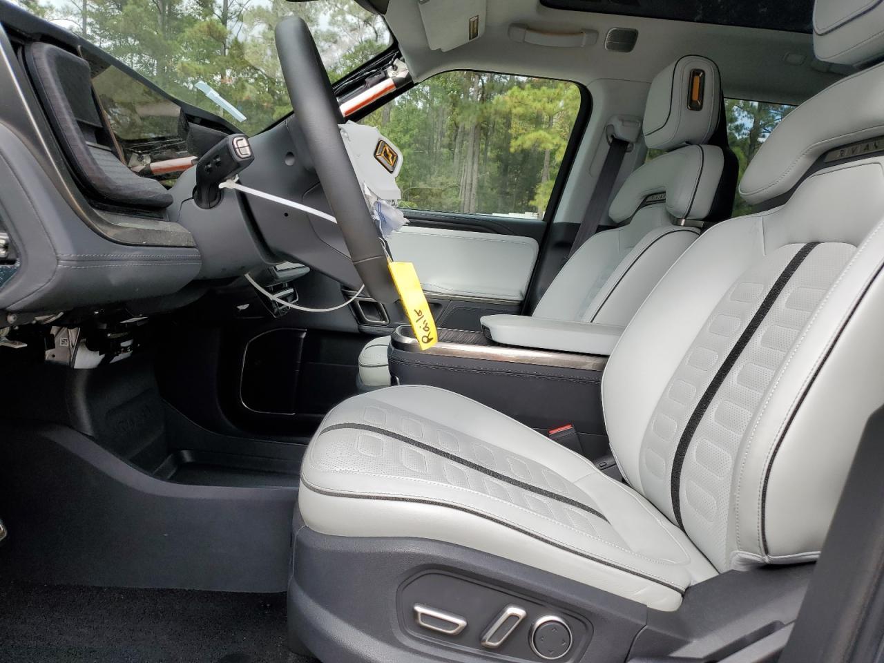2024 RIVIAN R1s