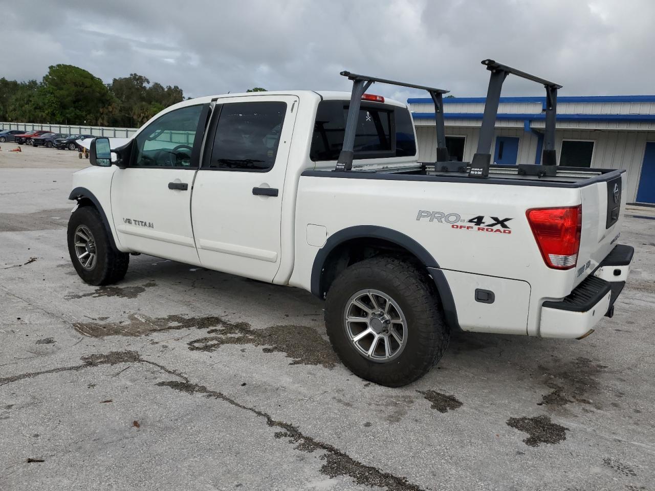 2011 NISSAN Titan