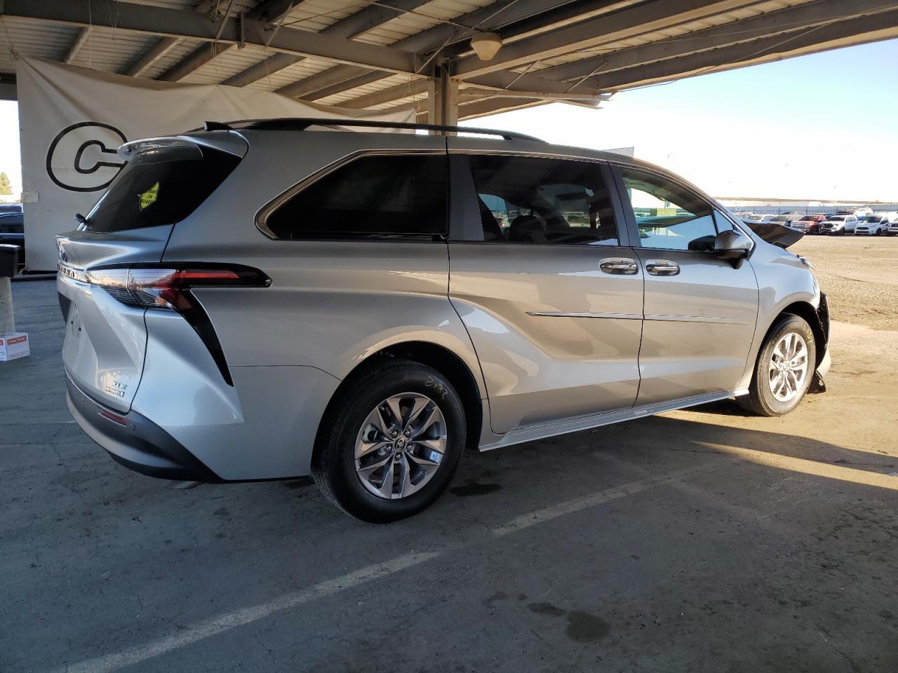 2024 TOYOTA SIENNA