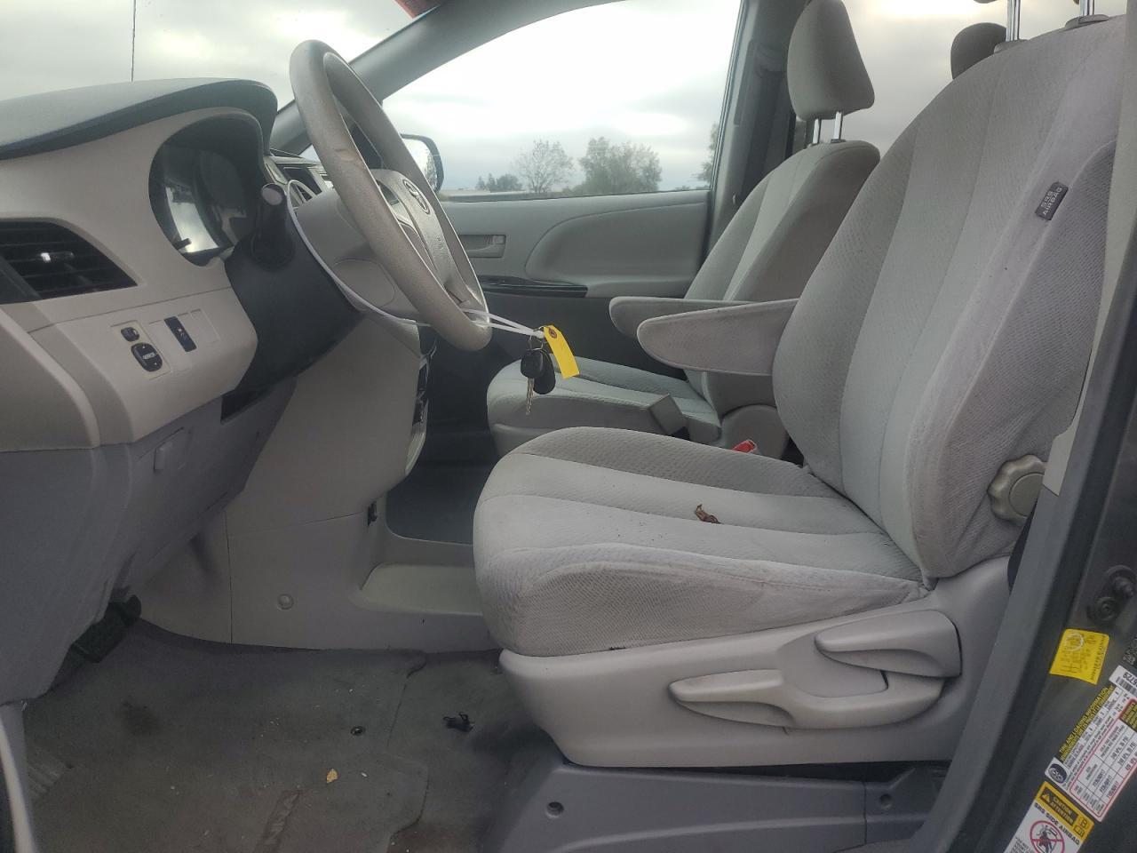 2012 TOYOTA SIENNA
