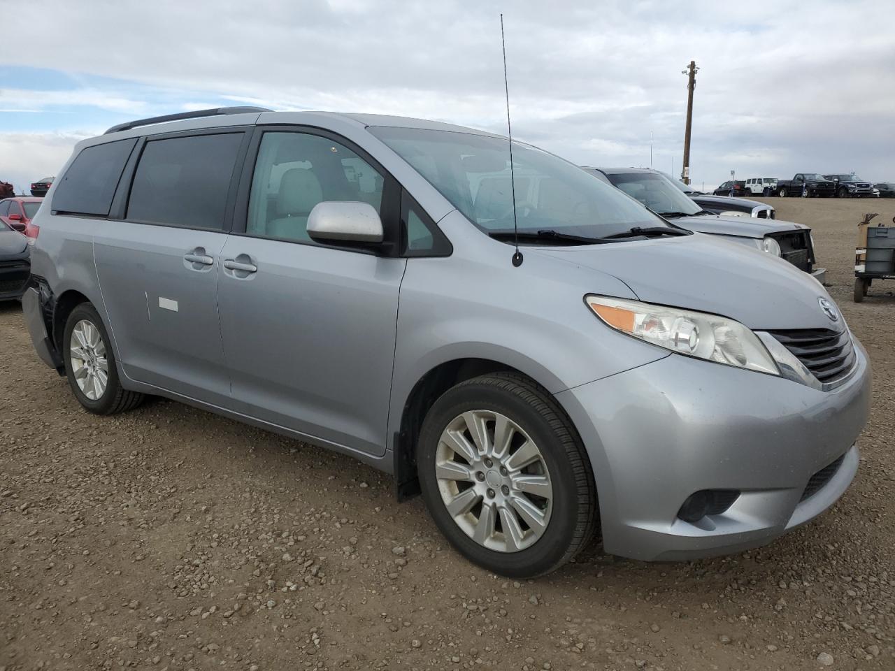2012 TOYOTA SIENNA