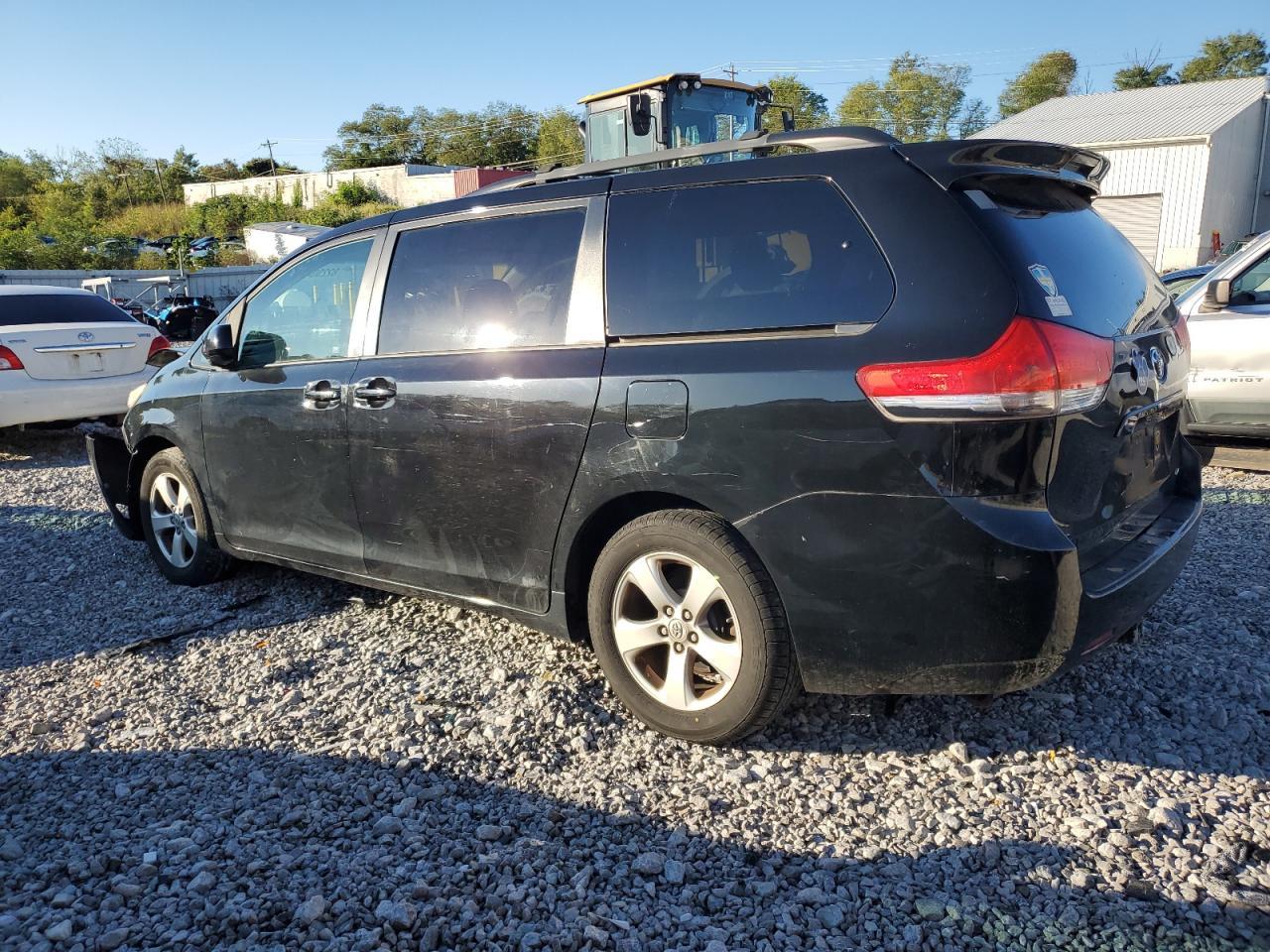 2011 TOYOTA SIENNA