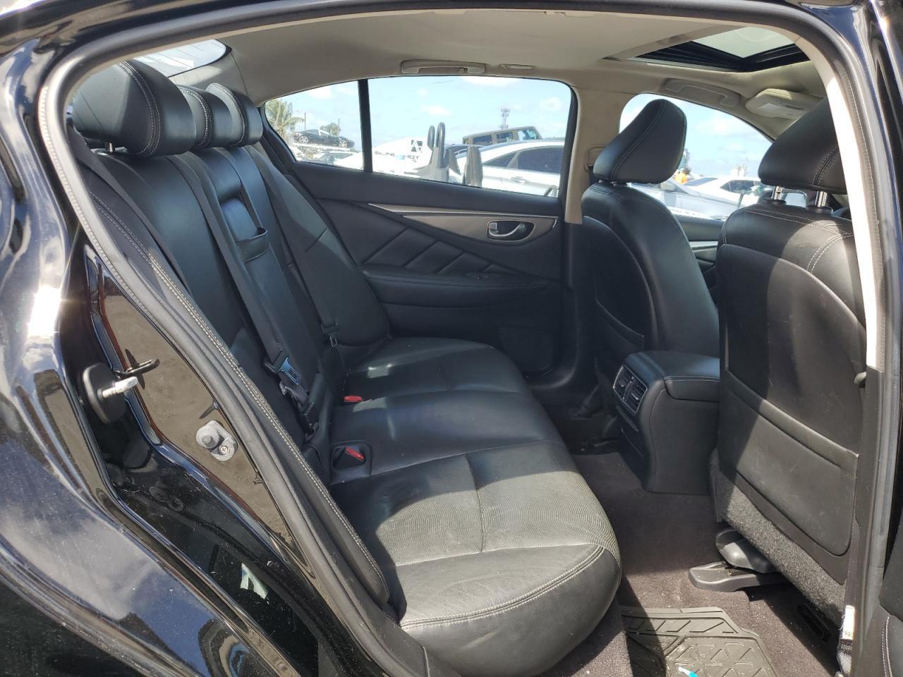 2015 INFINITI Q50