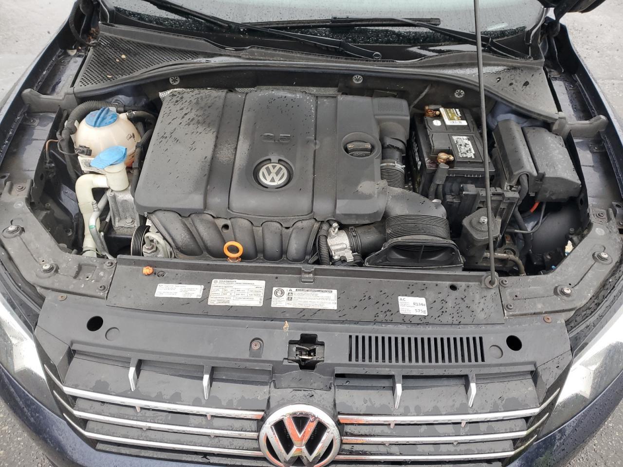 2012 VOLKSWAGEN Passat