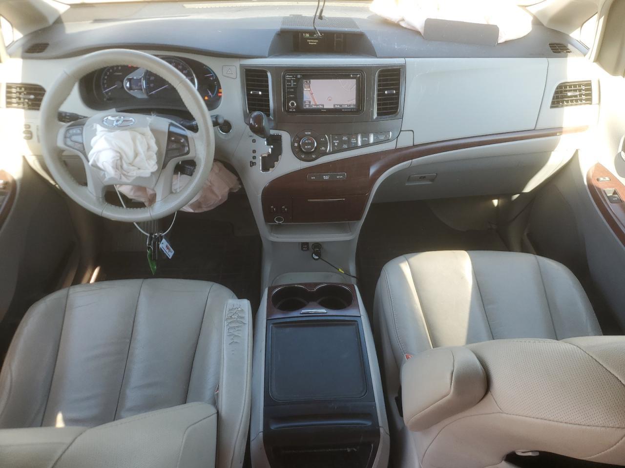 2014 TOYOTA SIENNA