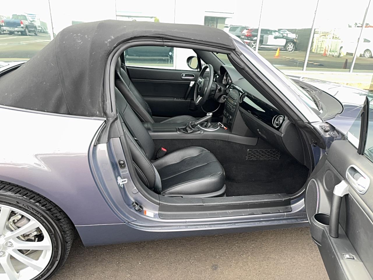 2006 MAZDA MX-5 Miata