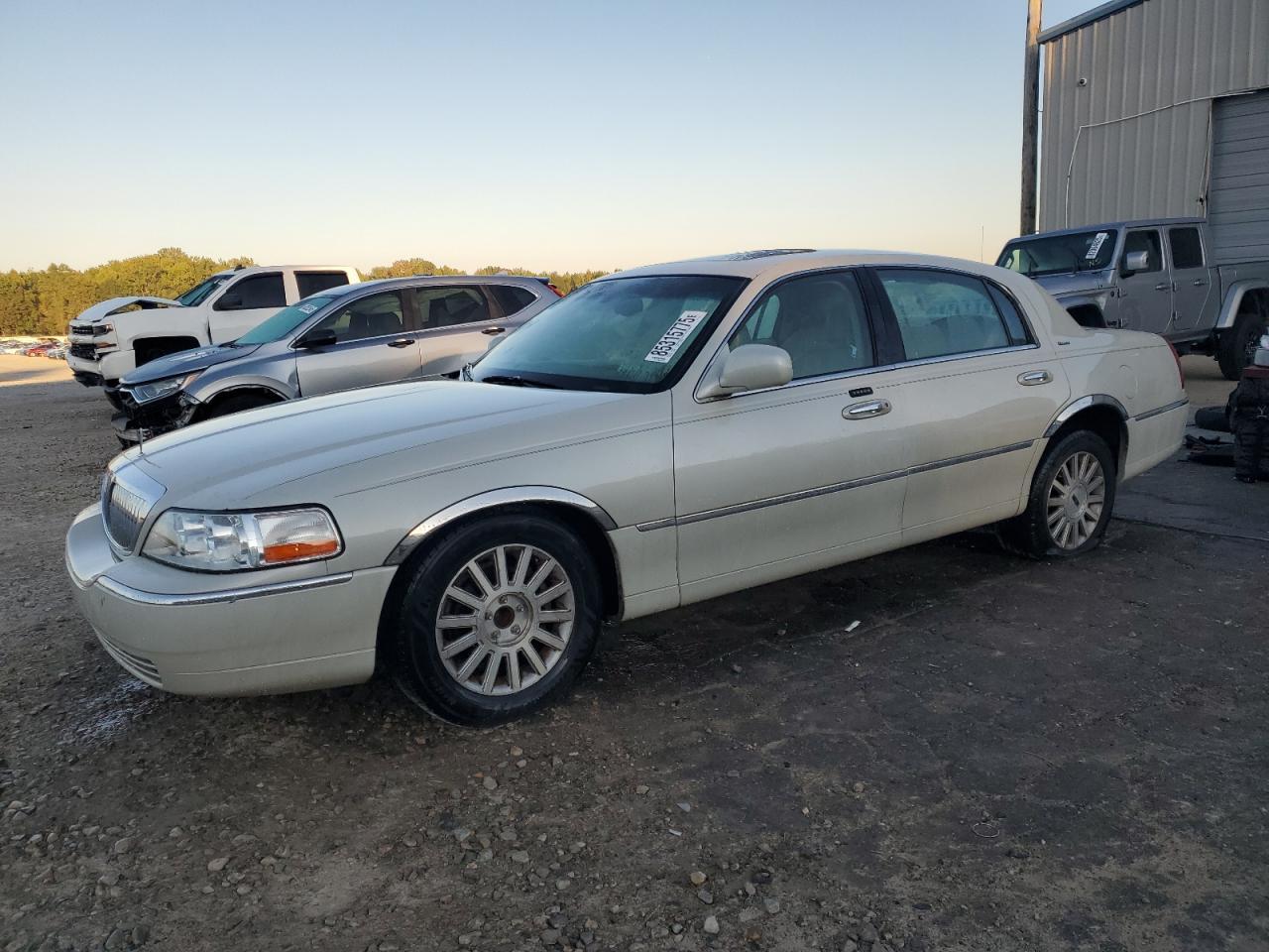 2004 LINCOLN Town Car