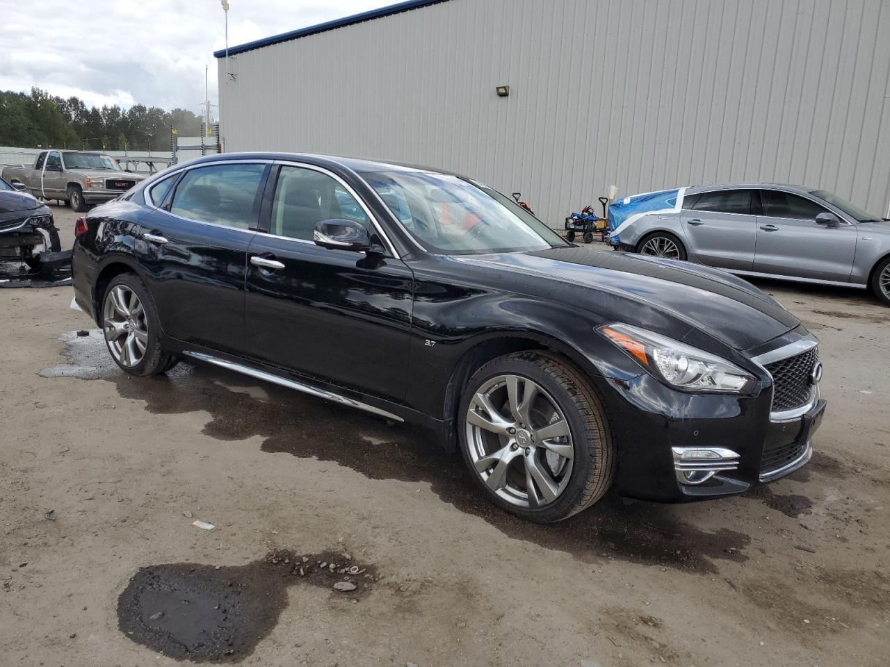 2016 INFINITI Q70