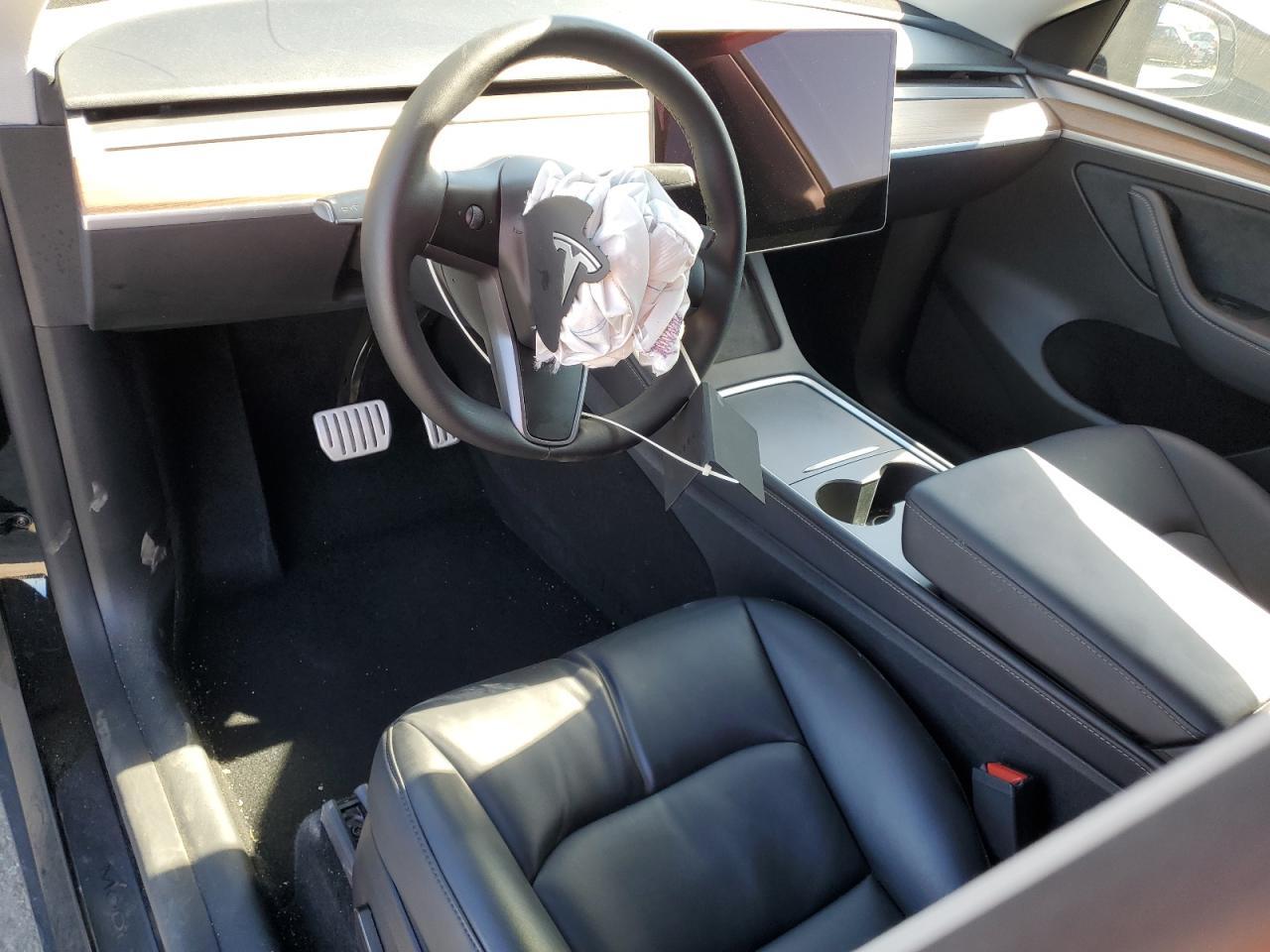 2025 TESLA MODEL Y