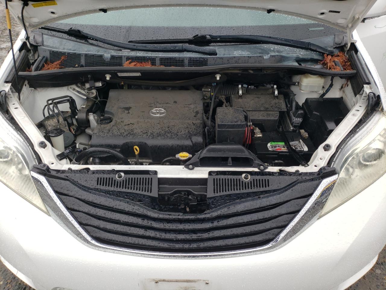 2014 TOYOTA SIENNA