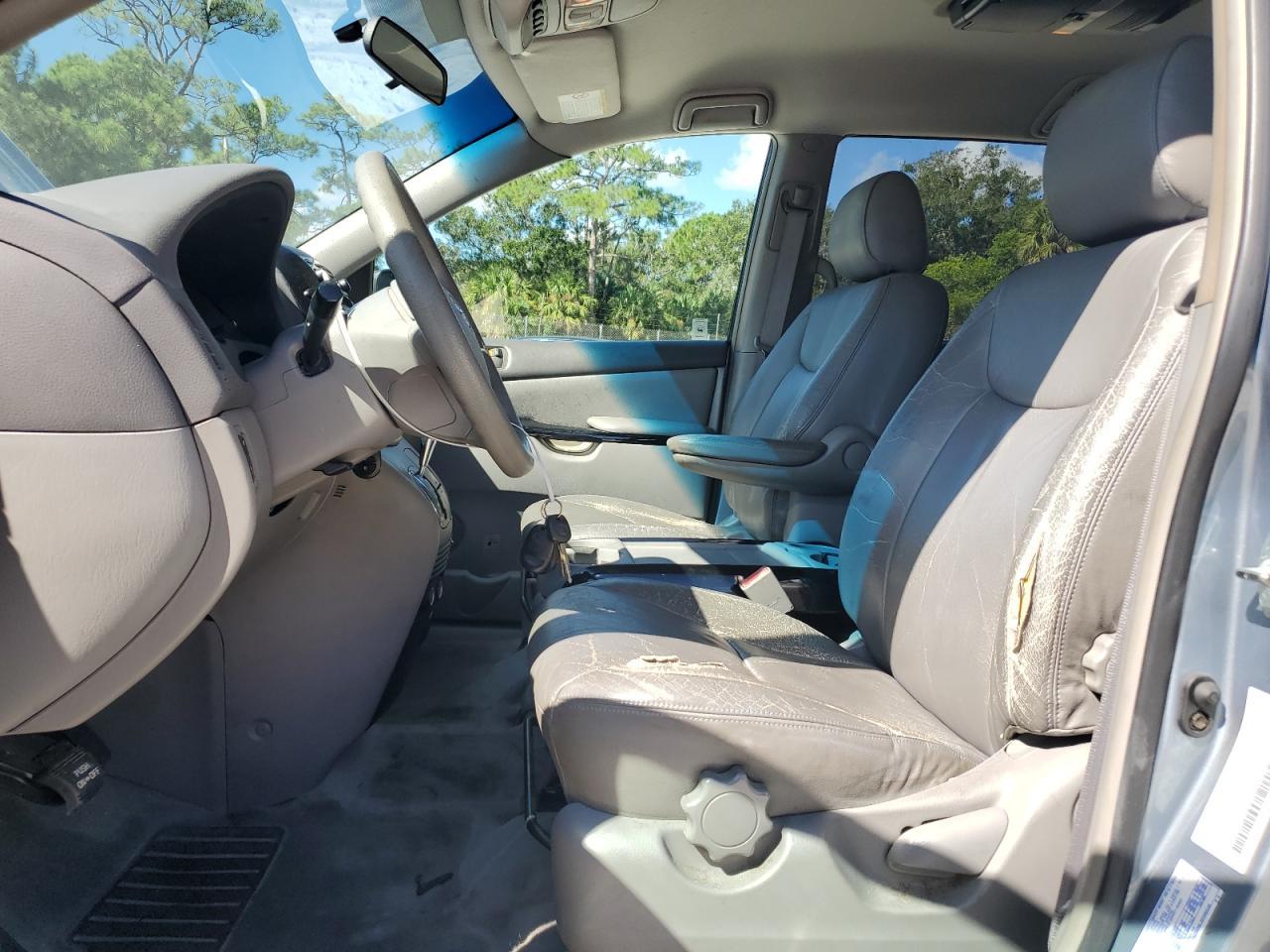 2004 TOYOTA SIENNA